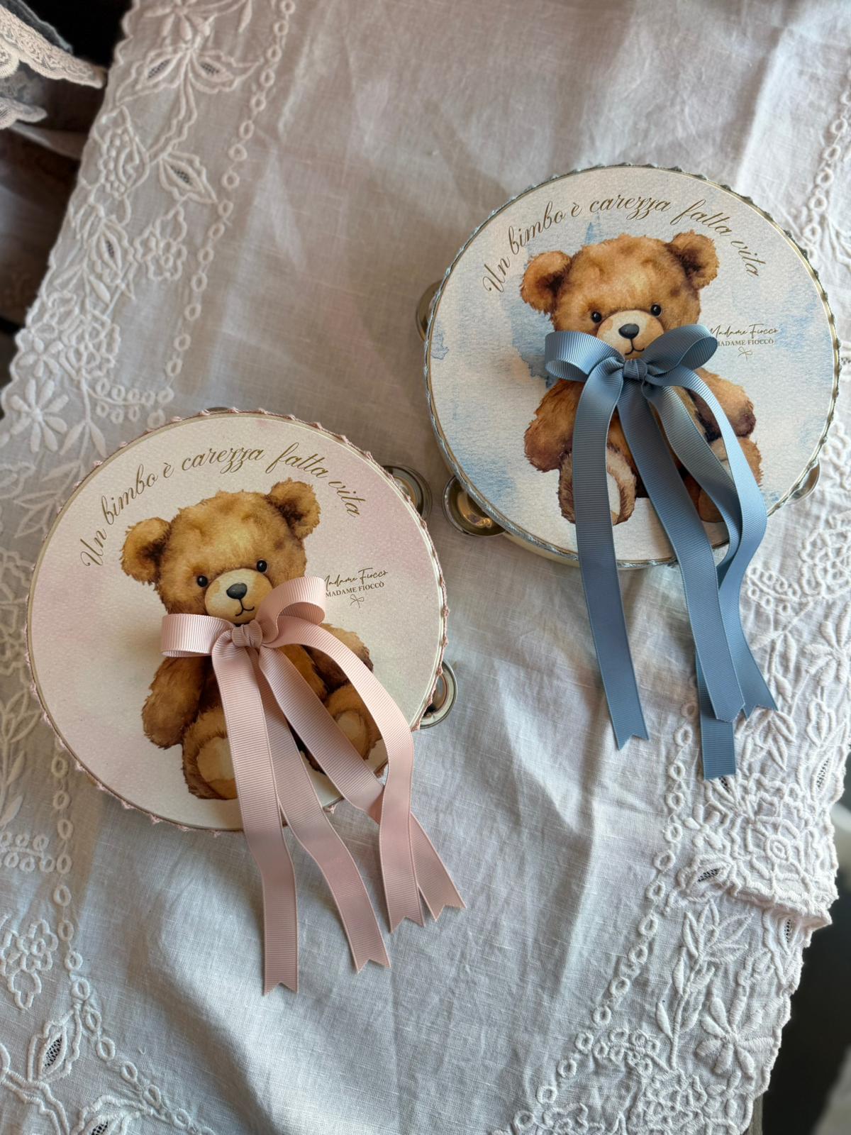 Tamburella Teddy Un bimbo e' carezza fatta vita - 2 varianti - diam 18 cm - Madame Fiocco